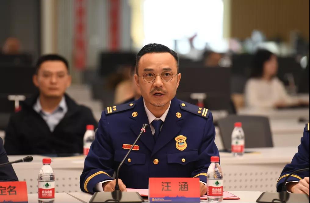 省政協常委、湖南明星誌願消防救援隊隊長汪涵.jpg